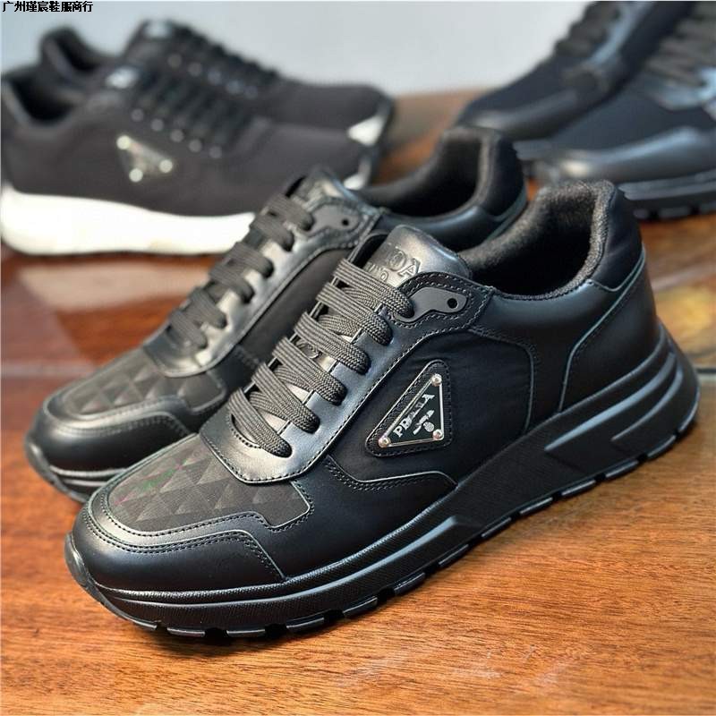 European New Trendy Men's Sports Shoes, Casual Shoes, Fashionable Men's Shoes, Genuine Leather Breathable Running Triangle Logo White Shoes
