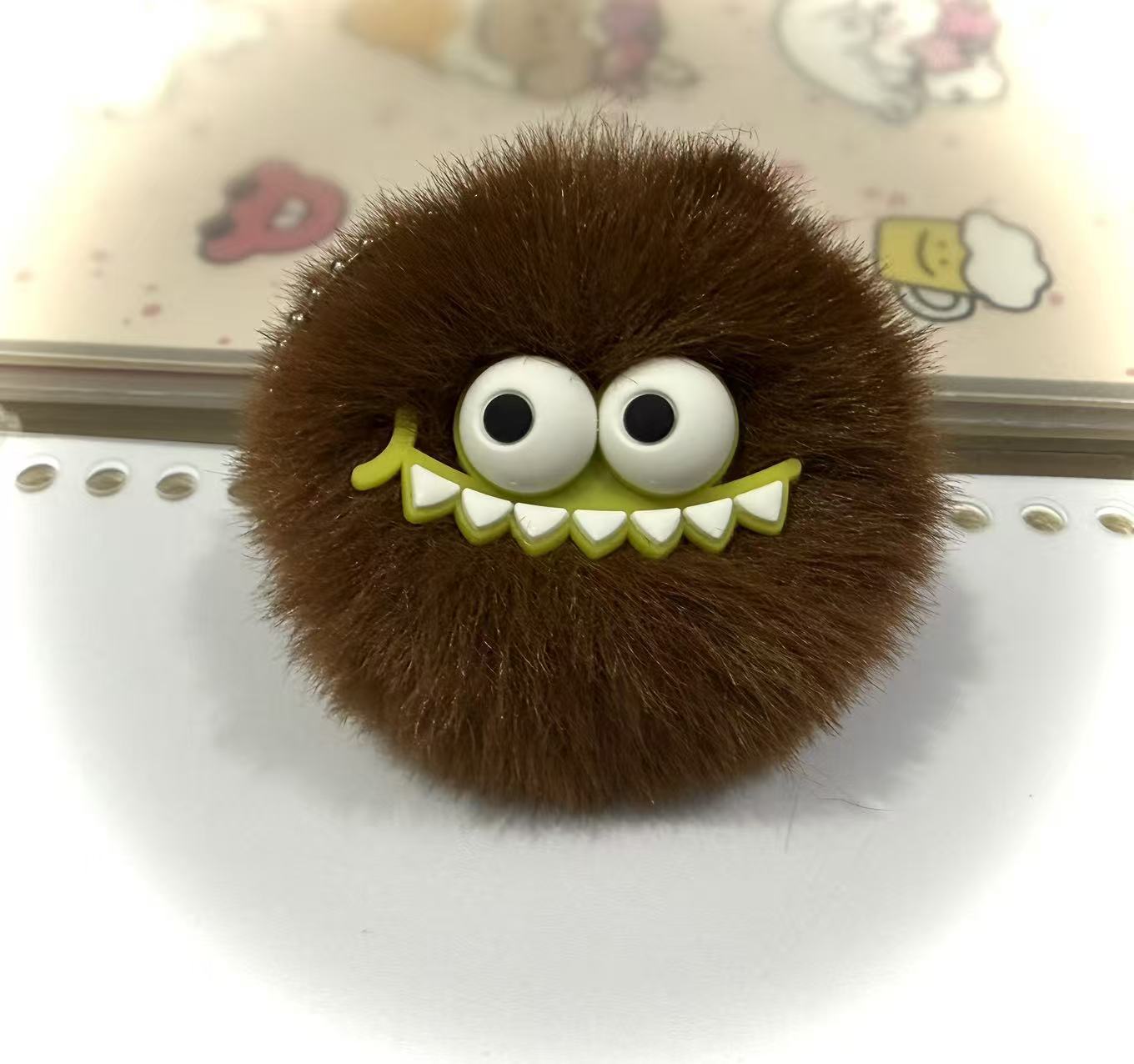 Cute pequeño Du dinosaurio peluche coche llavero colgante de pelo de dibujos animados bola de pelo monstruo muñeca bolsa colgante al por mayor image 12