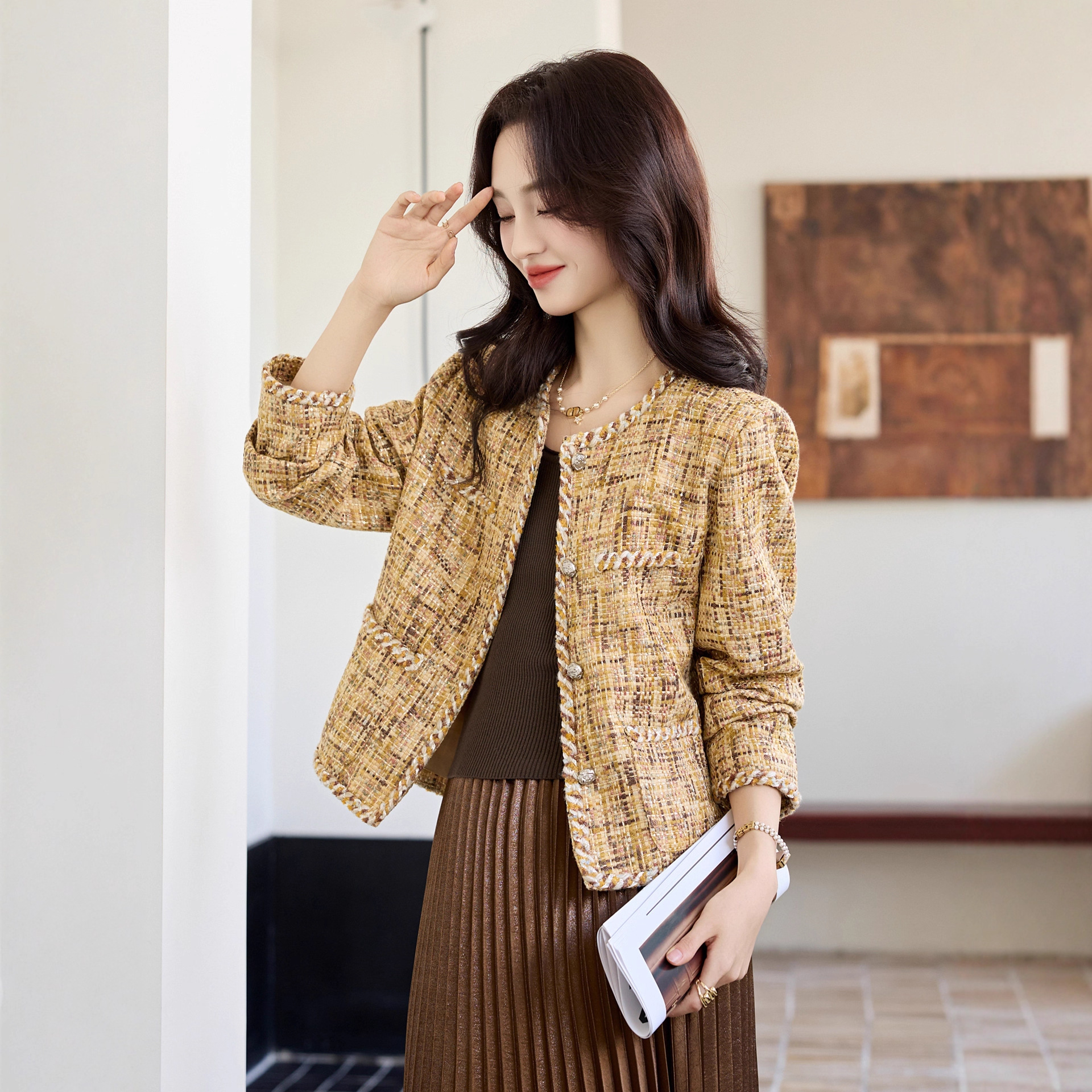 Fashionable Chanel-Style Women's Jacket 2025 Autumn New French Light Luxury Slimming Youthful Tweed Short Coat