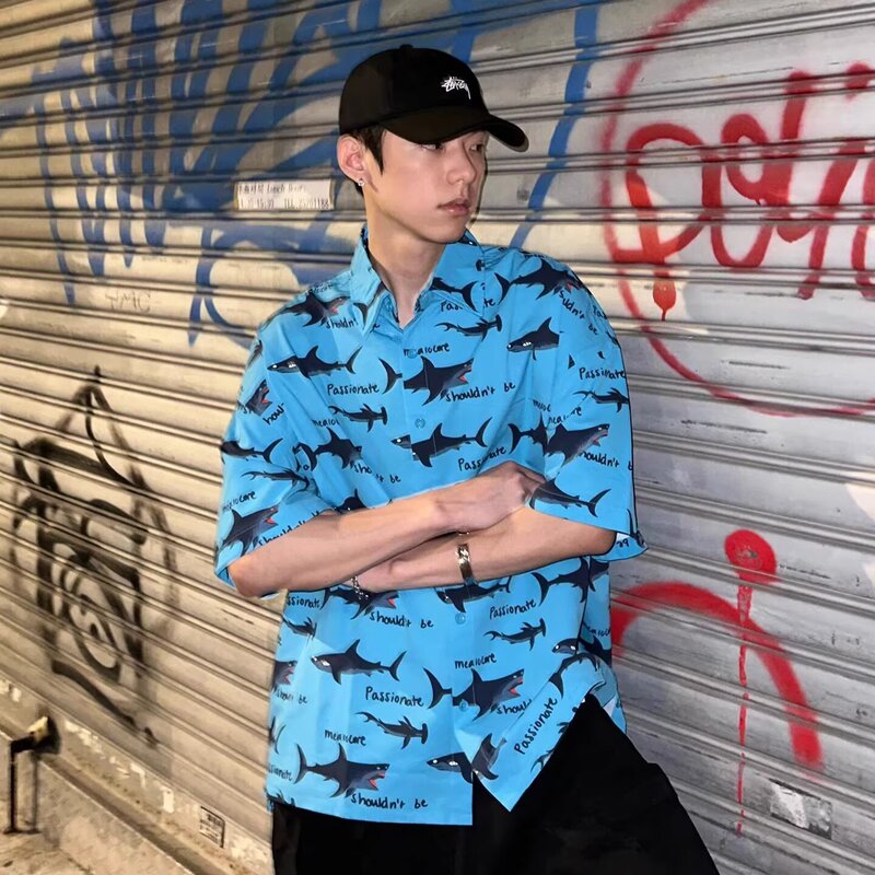 Blue Shark Print Short-Sleeved Hawaiian Vacation Shirt for Men, Full-Print Beach Shirt with Three-Quarter Sleeves, Summer Thin Style