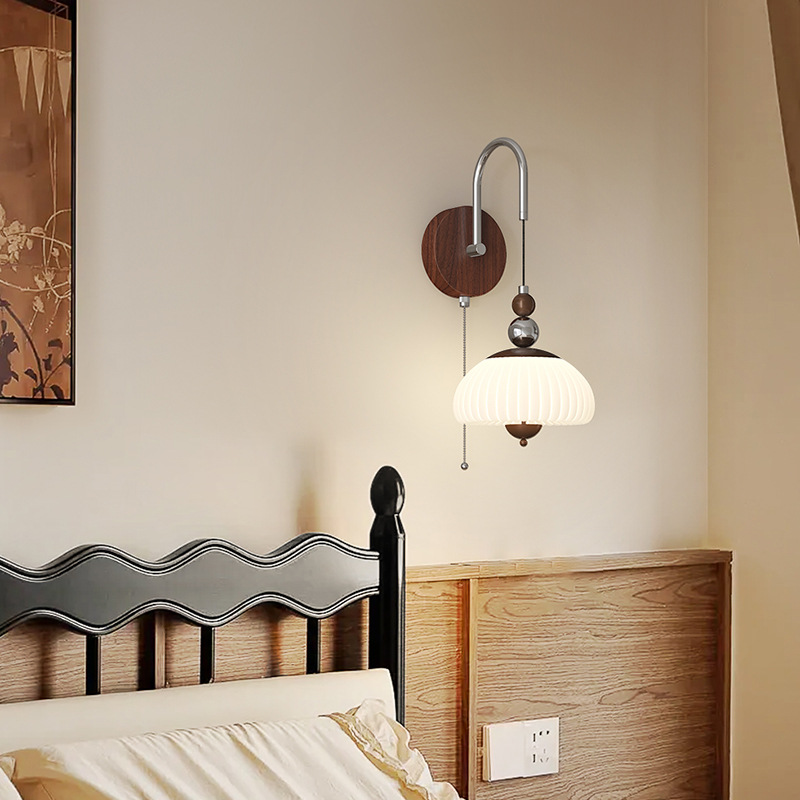 Lámpara de pared retro de grano de madera de nogal junto a la cama de estilo antiguo, hongo creativo, protección ocular de espectro completo, lámpara de pared de fondo de dormitorio de sala de estar