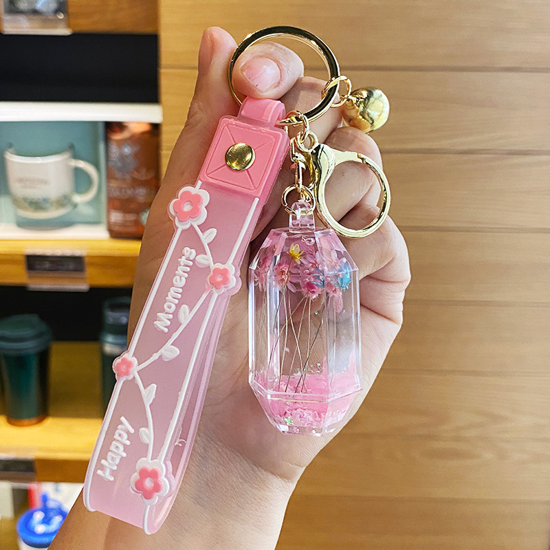 Dried flower quicksand key chain pendant cute girl heart acrylic car key chain school bag ornaments exquisite gift