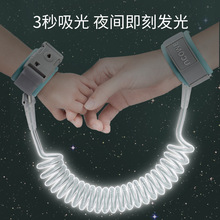 儿童防走失带牵引绳感应锁安全防护小孩防走丢手环防丢口哨钥匙款