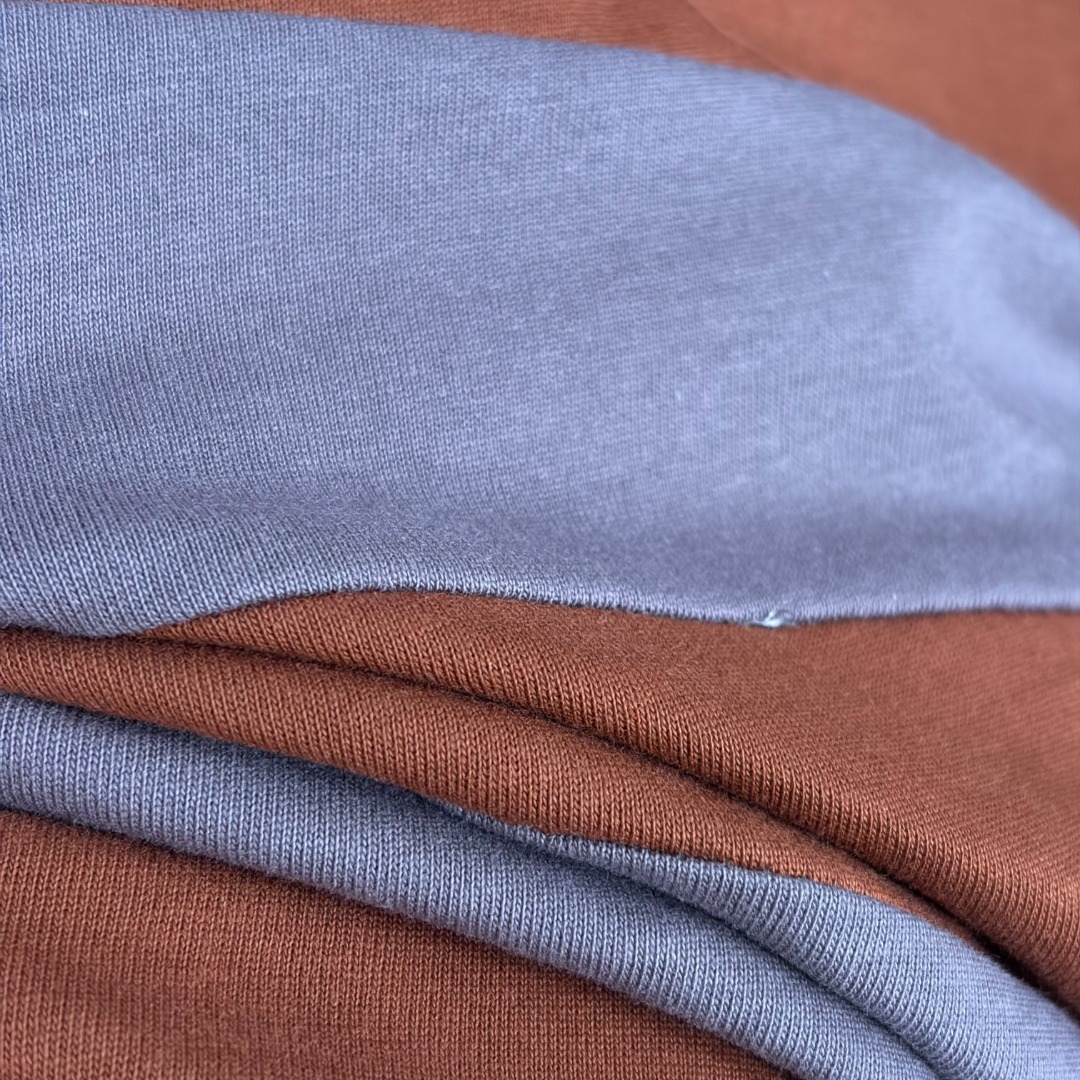 Long-Sleeve T-Shirt With Logo Patch Brand Logo And Color-Blocked Stripes_ecoleips.com