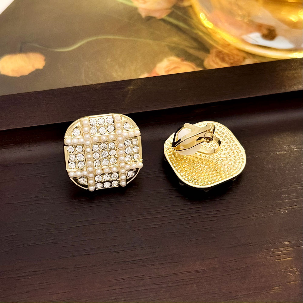 Pendientes geométricos de perlas con incrustaciones de diamantes coreanos sin orejas perforadas Pendientes de temperamento de nicho de alta gama Pendientes simples de moda de lujo ligero