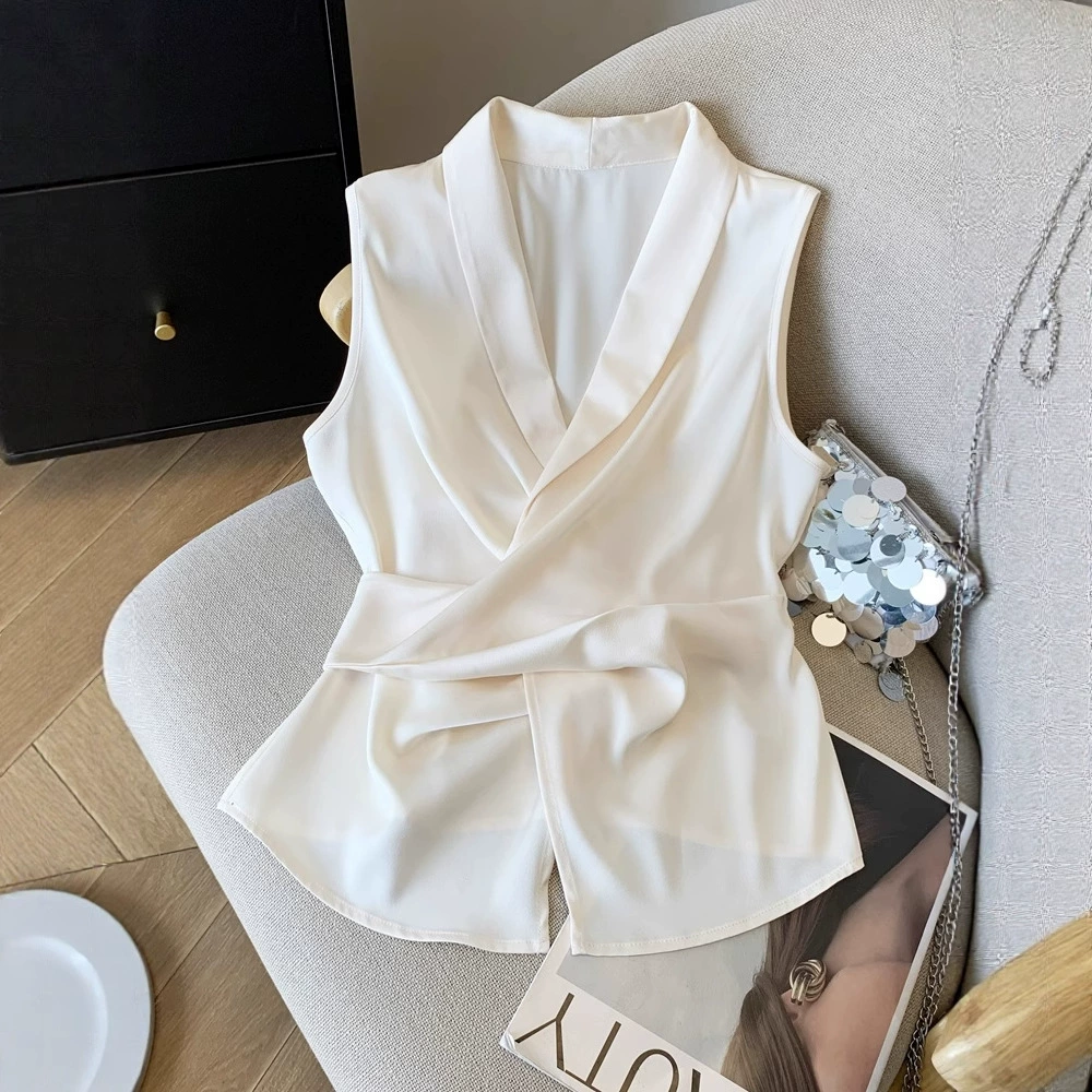Элегантная атласная безрукавка с завышенной талией для женщин, лето 2025, новый дизайн, модный топ-жилет с перекрестными завязками.