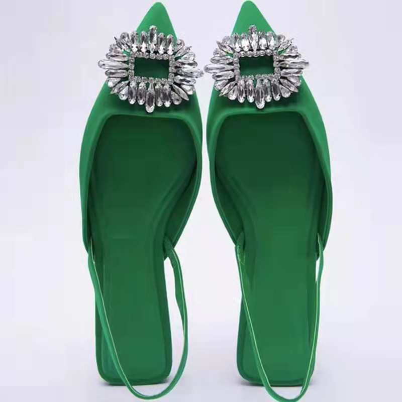 Fashionable sandals pointed-toe