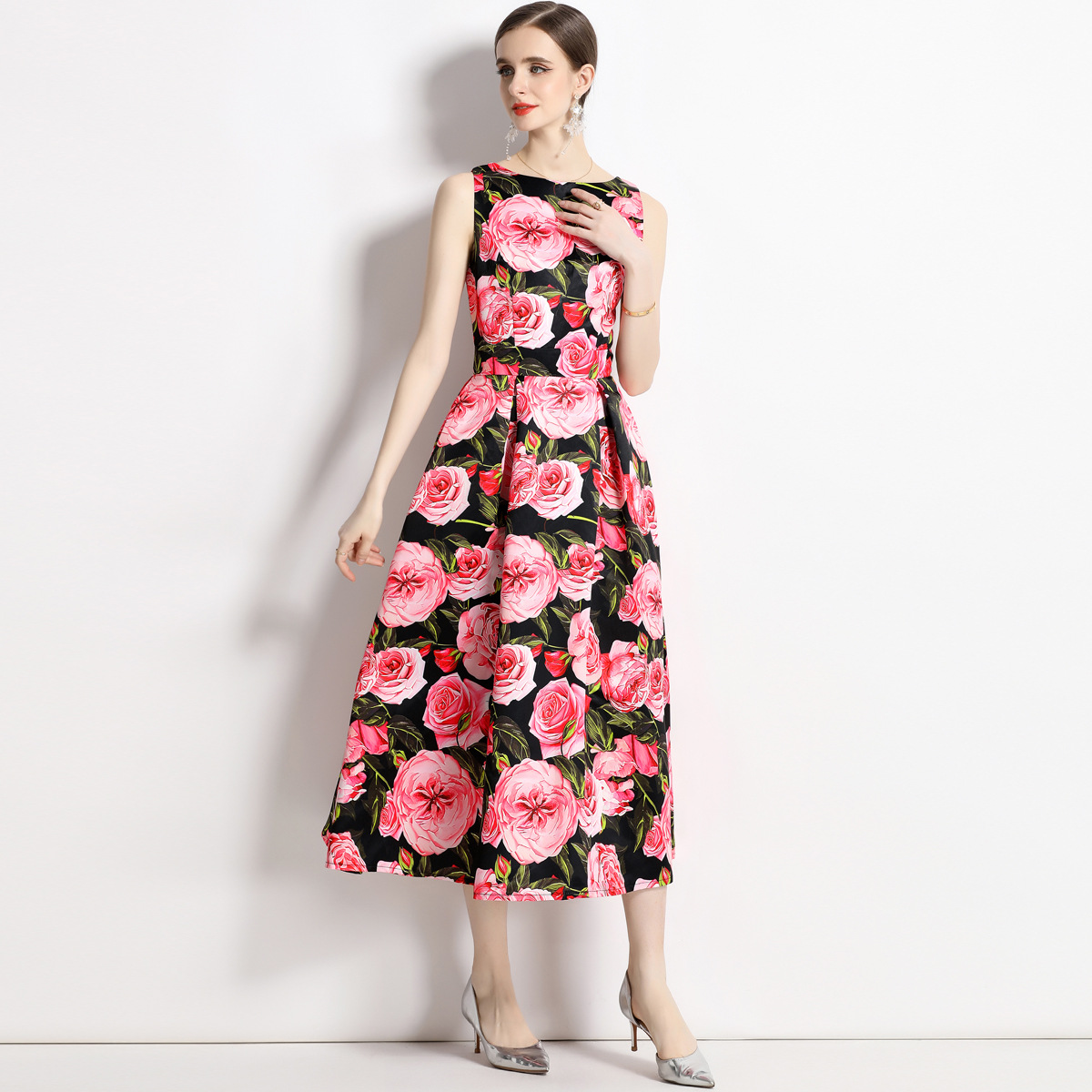 summer dress sleevless with a round collar