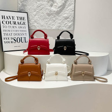 �μ�б��Ҹ�r�м�ɫ�i��2026�紺�¿����г��������e�����Ů