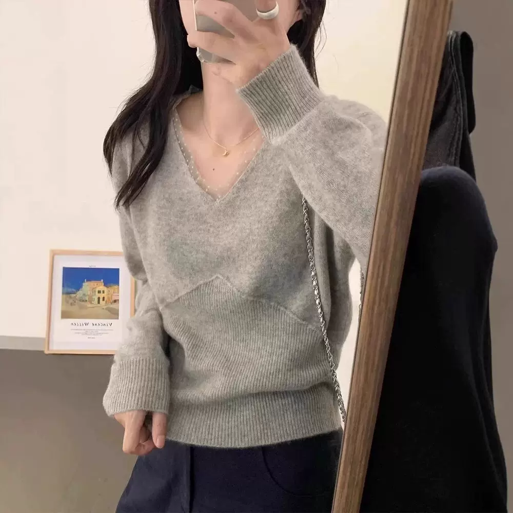 女式V领精纺羊毛丝绒混纺针织打底毛衣女花边设计感减龄内搭上衣