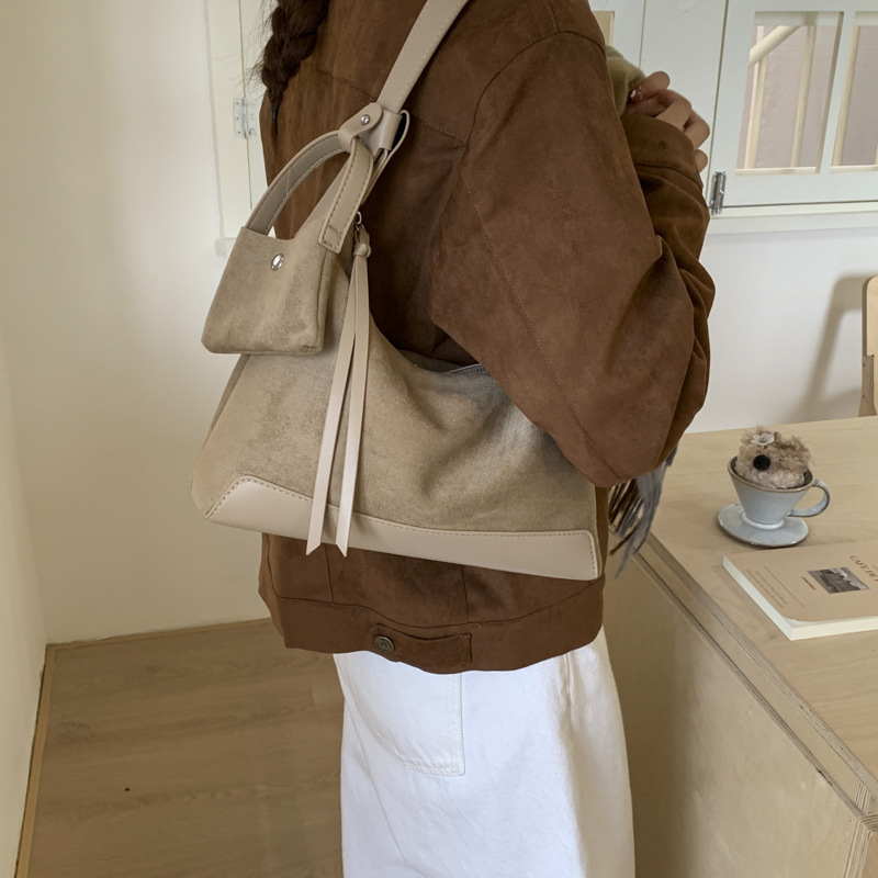 鹿皮绒新款拼接子2025腋下包百搭韩版爆款单肩包包女母感高级复古