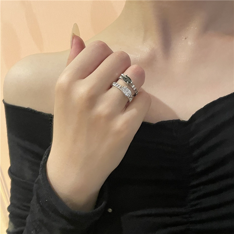 Bague Ouverte Géométrique Double Diamant Blanc Noir En Gros Nihaojewelry display picture 4