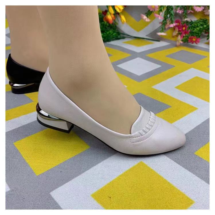 2026 verano nuevo temperamento suave zapatos de cuero cómodos de tacón grueso moda versátil punzantes zapatos de cuero suave zapatos de madre