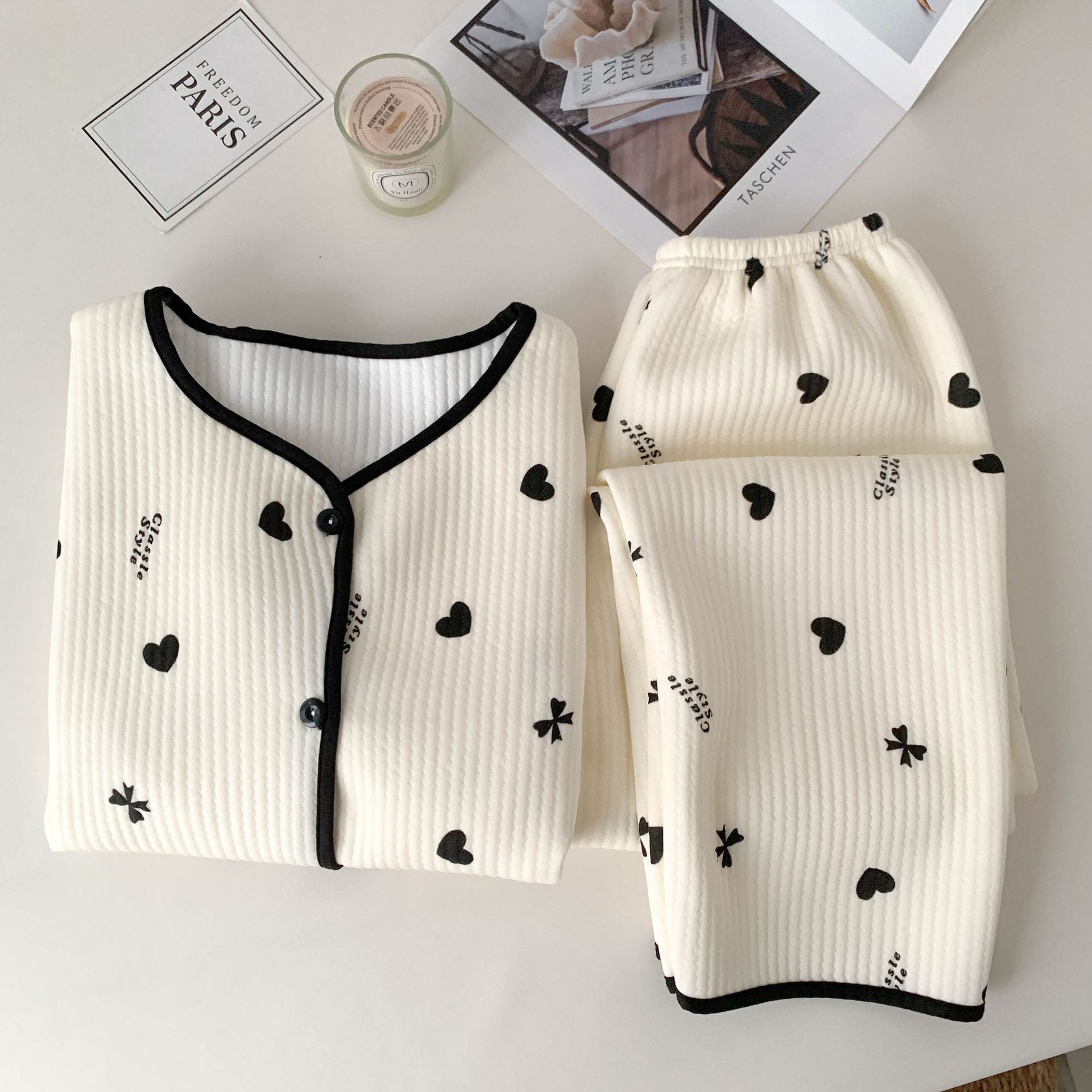 Lápices japoneses pequeños nuevos pijamas de algodón de aire primavera / otoño / invierno mezclado lindo cálido dibujos animados conjunto de ropa para el hogar