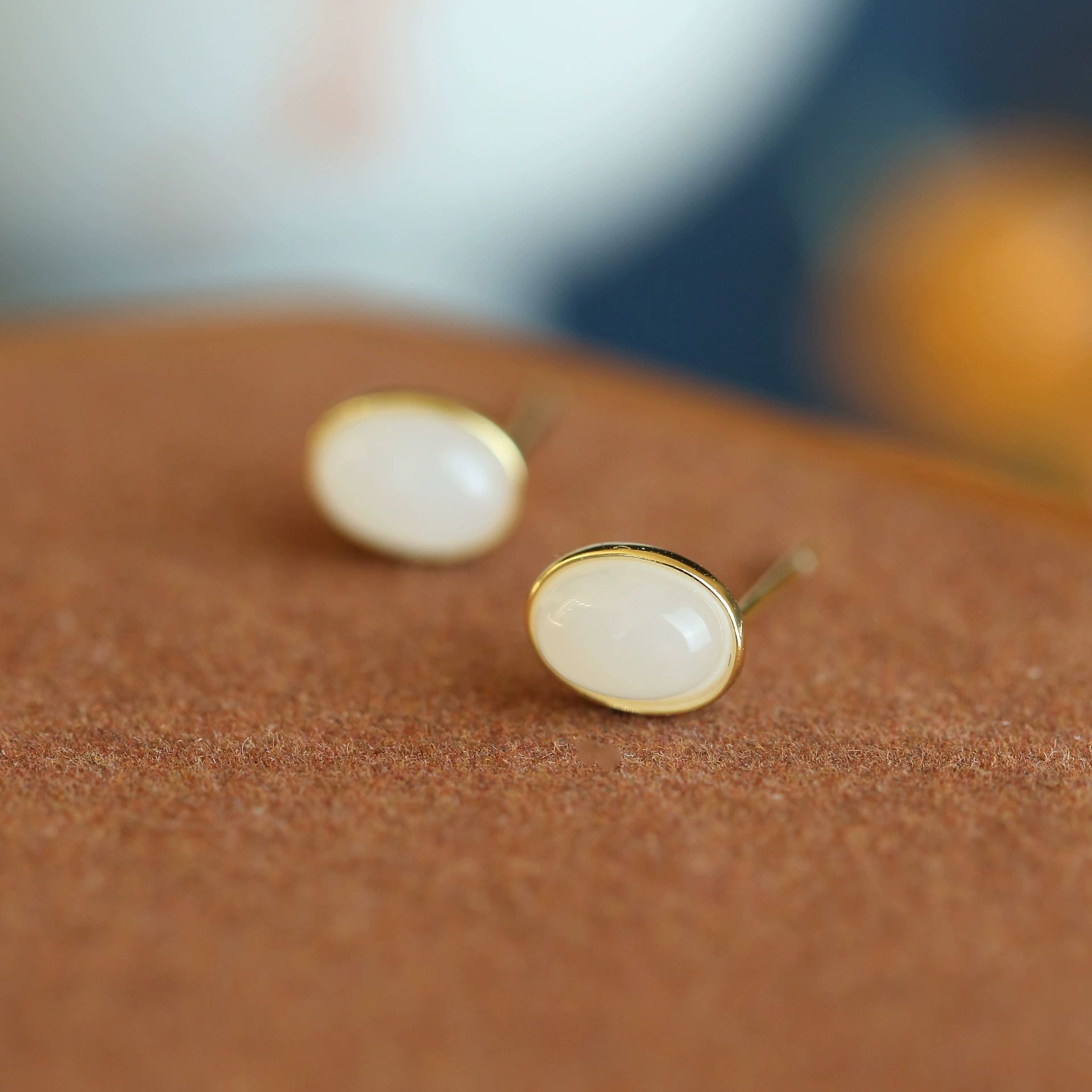 S925 Серебряная инкрустация Натуральный Хетиан Джейд Градиент Dubao Маленькая яйцовая лапша Простая повседневная универсальная ушная дырка