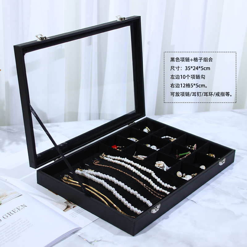 대형 검정색 목걸이 + 격자 무늬