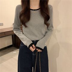 肩の長袖のtシャツの女性の春秋の薄いタイプのカジュアルな衝突の色の底のシャツの百合の修身はやせています。