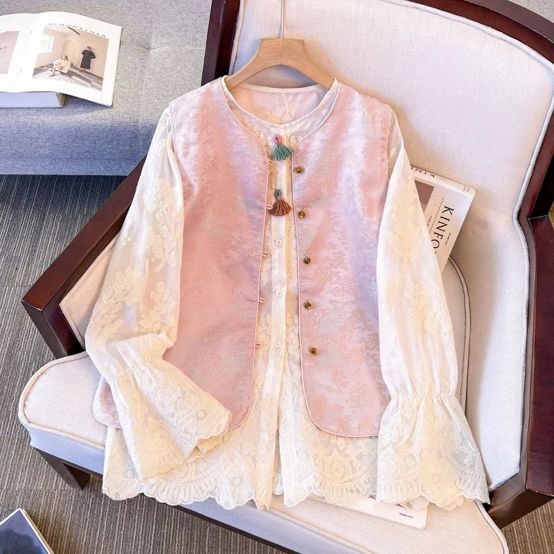 Женская рубашка с расклешенными рукавами и многослойным жилетом в новом китайском стиле, весна-осень 2025, новая блузка в американском стиле с модным жилетом.