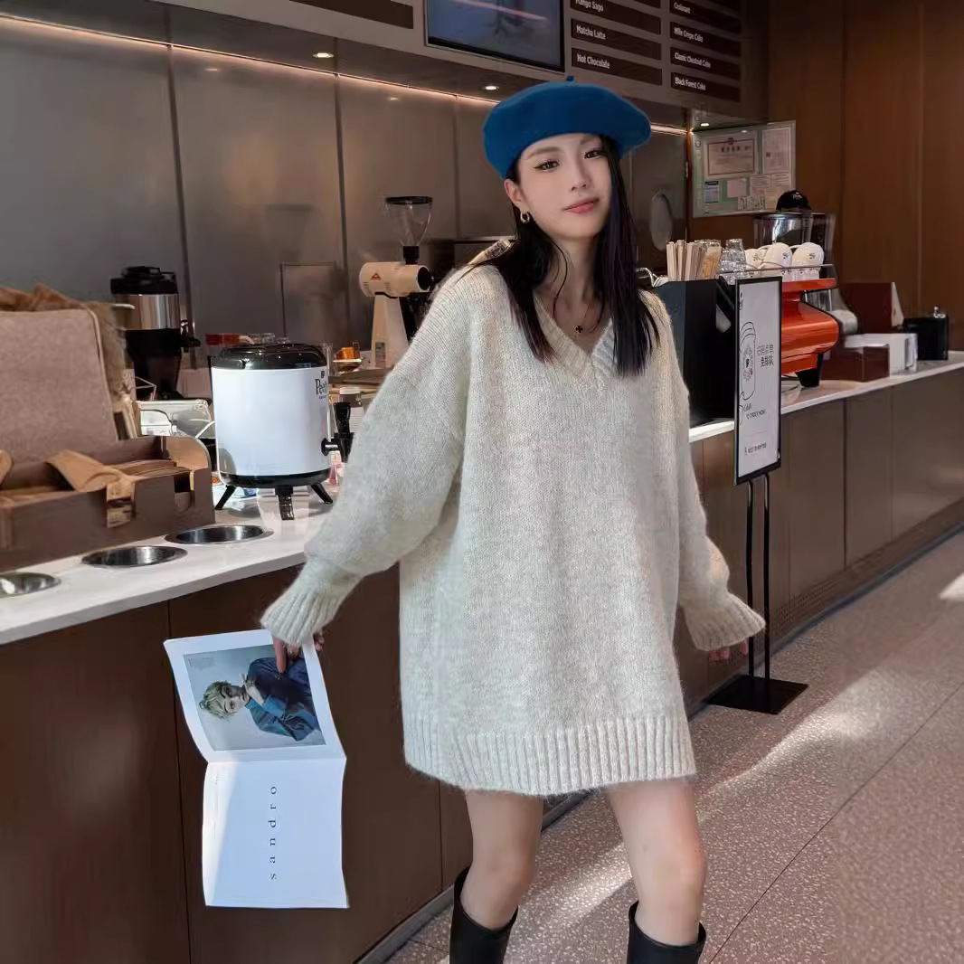 24 invierno Puyuan perezoso viento relajado pluma de color sólido suéter de cuello en V mujeres otoño 2024