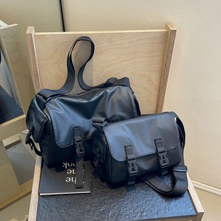 �͹����e�]�����ˮ�p��б���Ů���e�ٴ�ͨ�ڰ����b�LС���μ��