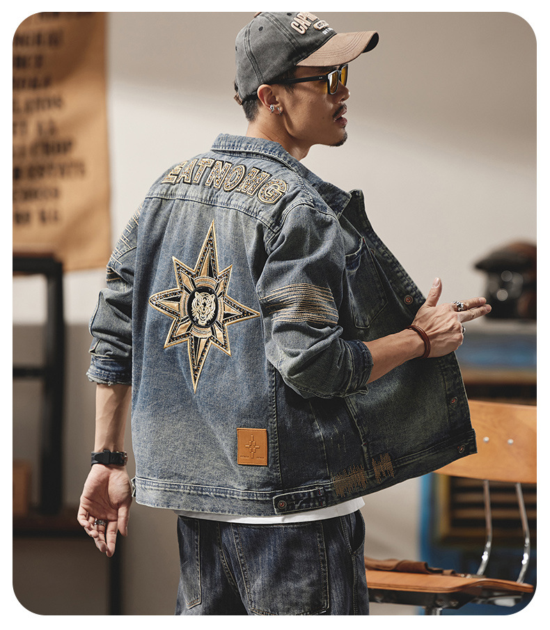 Herr jeansjacka i lyxig bikerstil med broderier_voghion.com