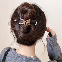 新しいヘアピンの女性のレトロな豹の紋様のねじれは一字を挟んで後頭部を挟みます。