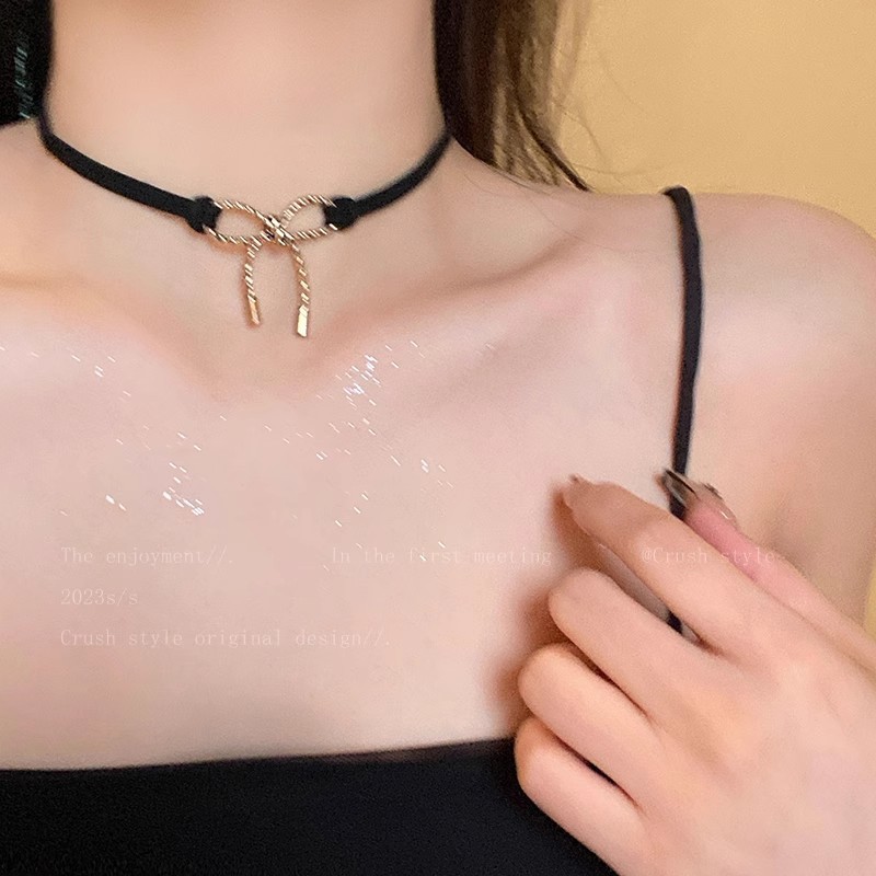 黒い蝶結びのchoker首のチェーンの首輪の女性の夏の軽くて豪華な小さい衆の首は甘いクールなギャルの風の首のベルトを飾ります。|undefined