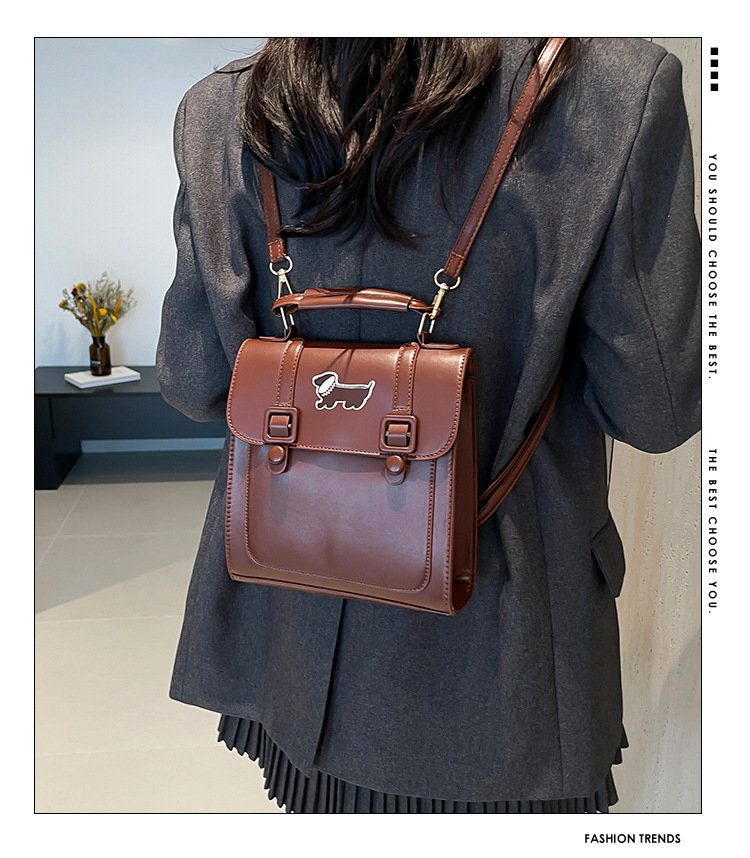 A new 2024 French retro backpack for women, a trendy and versatile single-shoulder bag with a large capacity for commuting details Picture