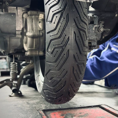 Electric tricycle tires melt motorcycle tire pedal
