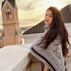 Dハイエンド版茹伊双織シルクのカシミヤのマフラーの女性の薄いタイプの大きい方のタオルの140cmのショールの外でジャングルの動物に乗ります。