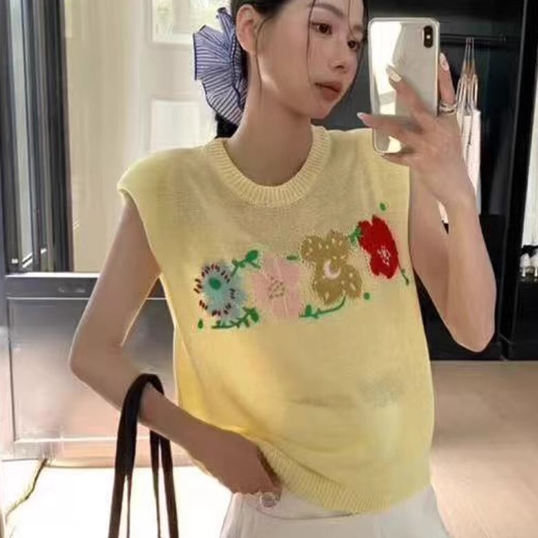 2025 New Summer Korean Style Loose Round Neck Embroidered Air Jacquard Heavy Sleeveless Shoulder Pad Silhouette Knitted Vest