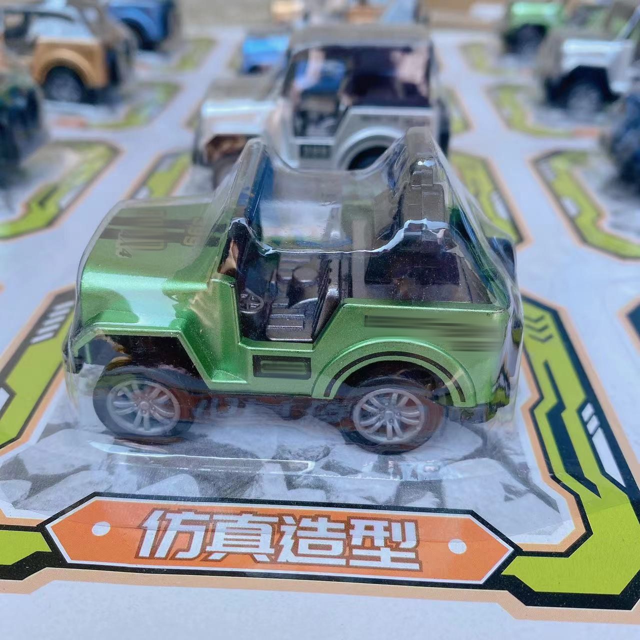 Coche de juguete para niños retroceso simulación mini modelo todoterreno conjunto de tablero de suspensión jeep 2 yuanes al por mayor