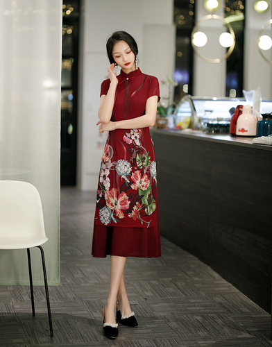 Women dark green floral Chinese dress Oriental Retro Qipao Cheongsam model show miss etiquette dress young Chinese cheongsam long Chinese wind