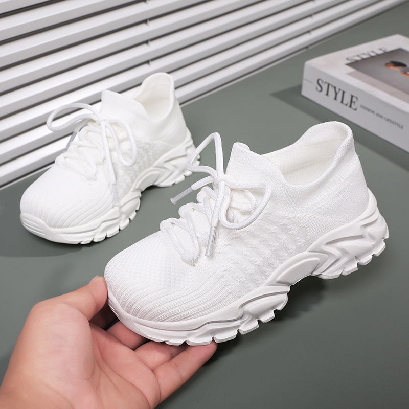 Mädchen-Sneaker aus dickem, einfarbigem Mesh mit Schnürung vorne, Flyknit-Obermaterial und gekreuzten Rändern_voghion.com