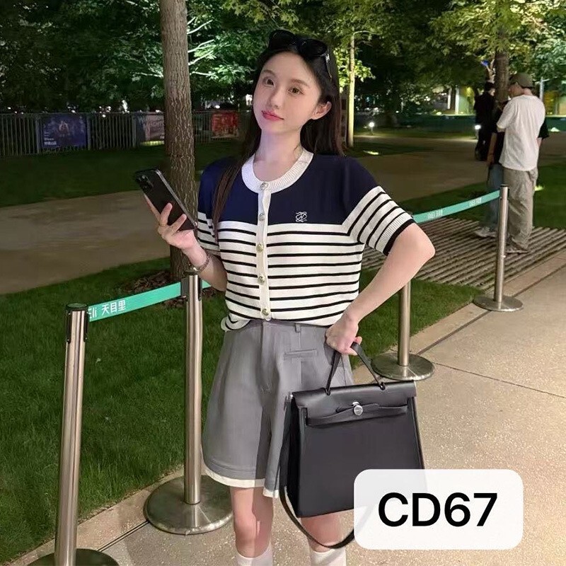 Summer New Niche Designer Knitwear, Stylish Korean-Style Short-Sleeved Striped Tops for Women, Foreign Trade Cross-Border Factory