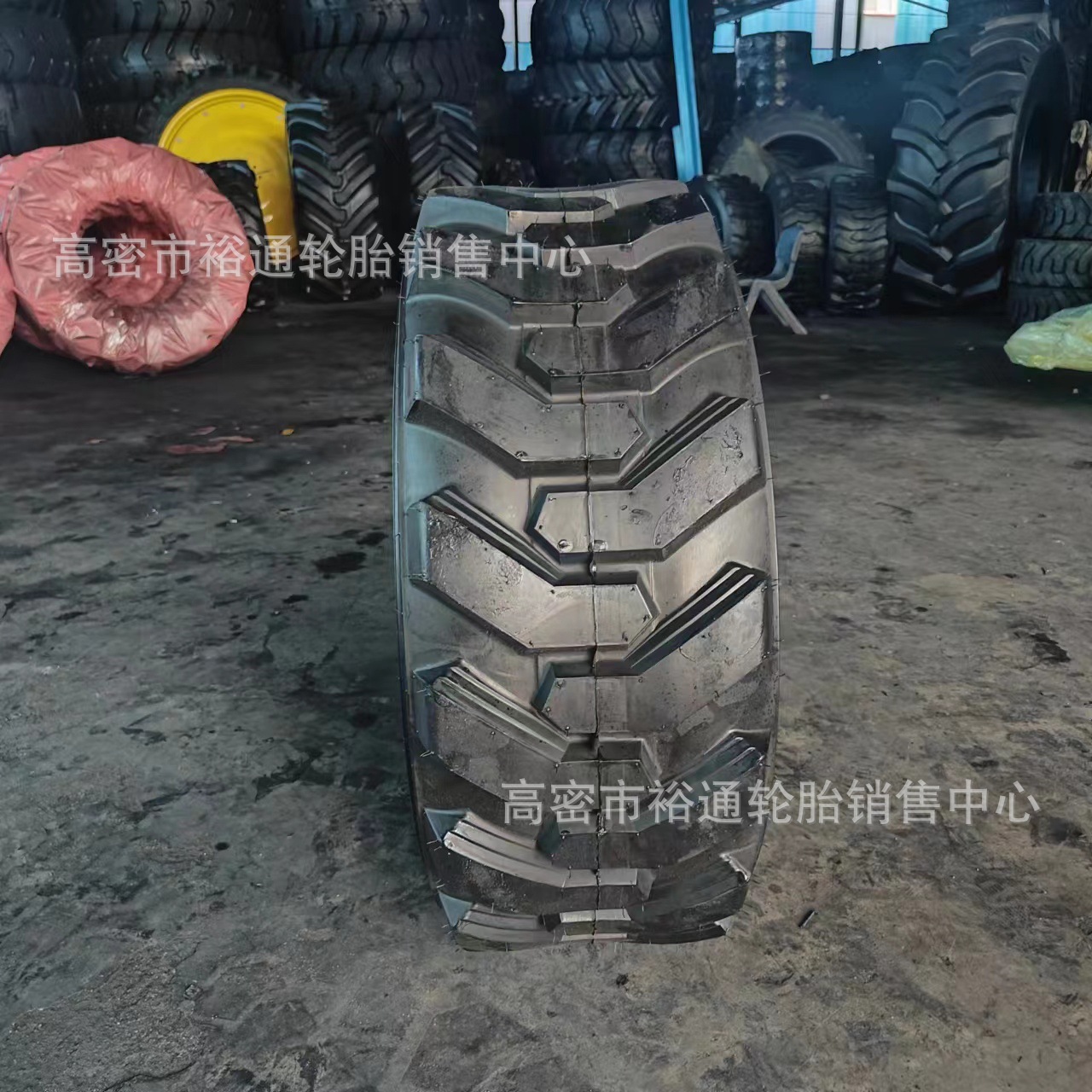 矿用滑移装载机轮胎10-12-16.5人字14-17.5 9.75-18 31.5x13-16.5