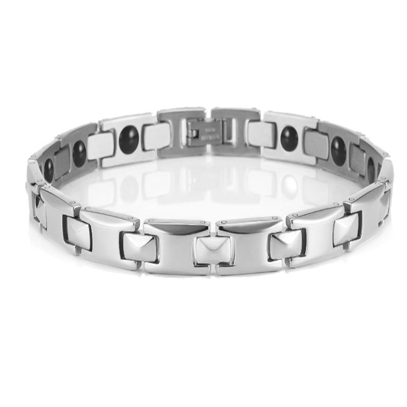 Pulseras magnéticas transfronterizas cuatro en uno al por mayor de 10mm forma de pirámide de acero inoxidable chapado multicolor cadena magnética masculina