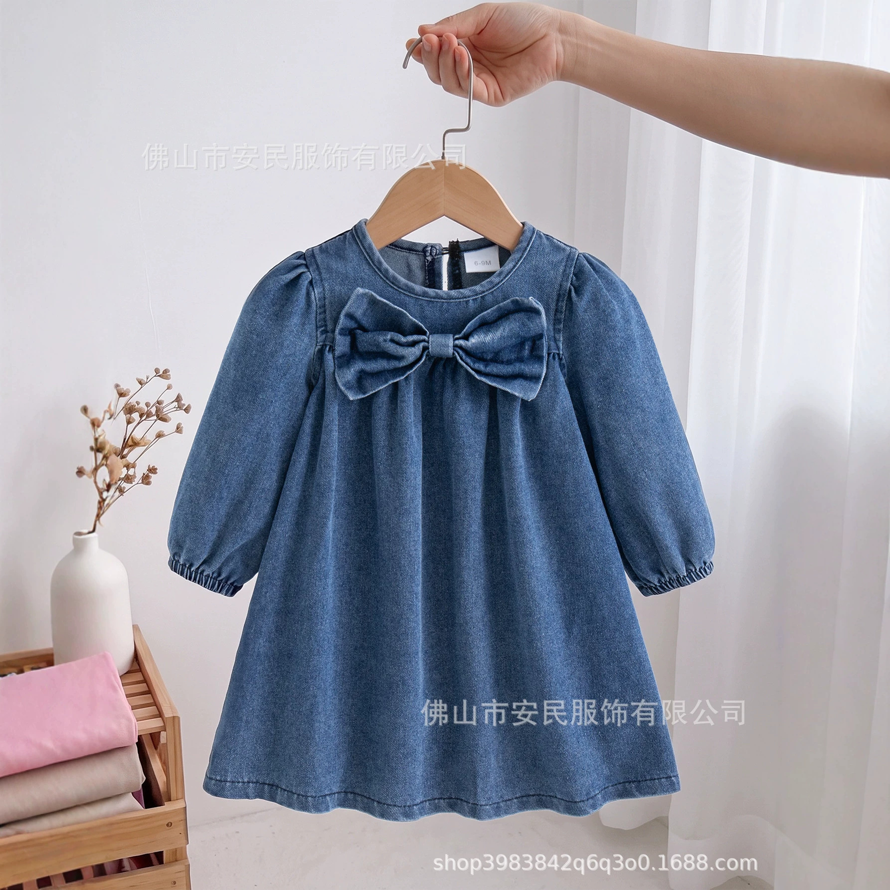 Amazon baby girl's one-year-old photo shoot dress with a large bow, puff sleeves, denim skirt, loose A-line, and non-restrictive fit