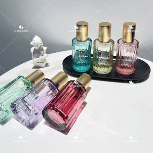 �ߙn��ˮ���bƿ��ɫ����ƿ�������Fƿ�߶�С��ƿ��Qƿ30������ƿ