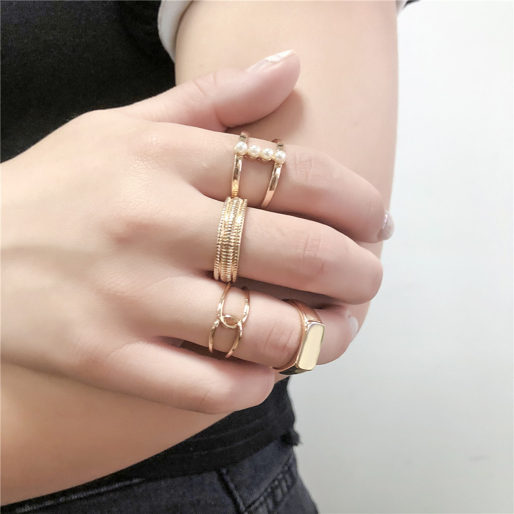 Retro Irregular With Personality Gold Four-piece Ring Female Joint Index Finger Ring Fashion Cross Ring Ring Set display picture 3