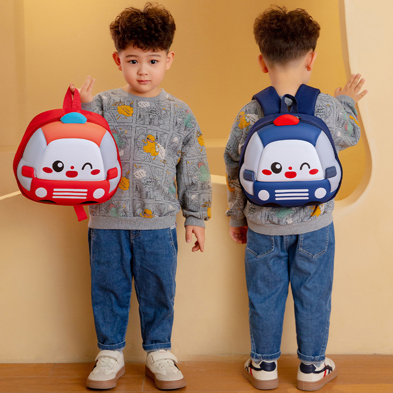 Mochila de niños de dibujos animados coches tridimensionales mochila de niños de jardín de infantes mochila transpirable de clase media y grande mochila de niños pequeños