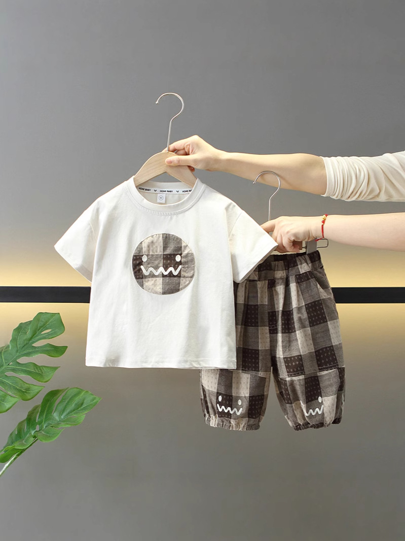 Conjunto de Verano a Cuadros para Niños 7911, Nuevo Conjunto de Dos Piezas Moderno para Bebés, Verano 2026