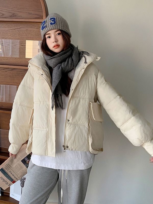 Ropa de pan de mujer corta ropa de algodón de tamaño grande 2023 otoño y invierno nueva chaqueta de algodón de bolsillo grande gruesa y suelta de moda de estudiantes