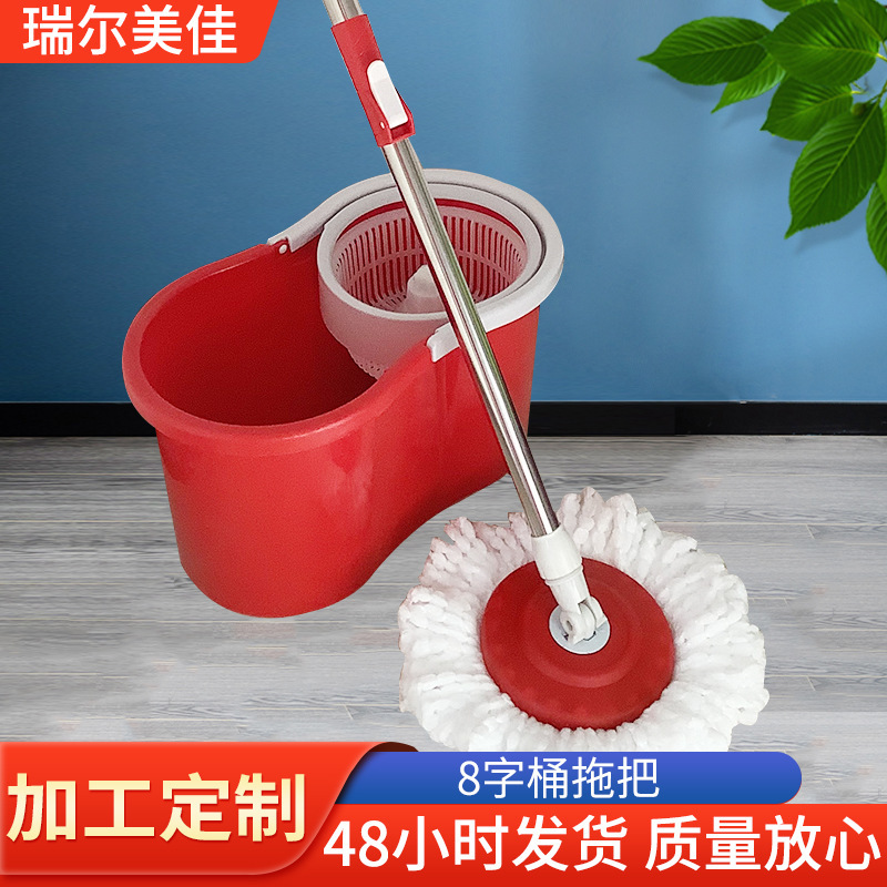 旧式の大きい布の家庭用は手を使わずに怠け者の八の字の桶を洗ってモップを上げます。|undefined