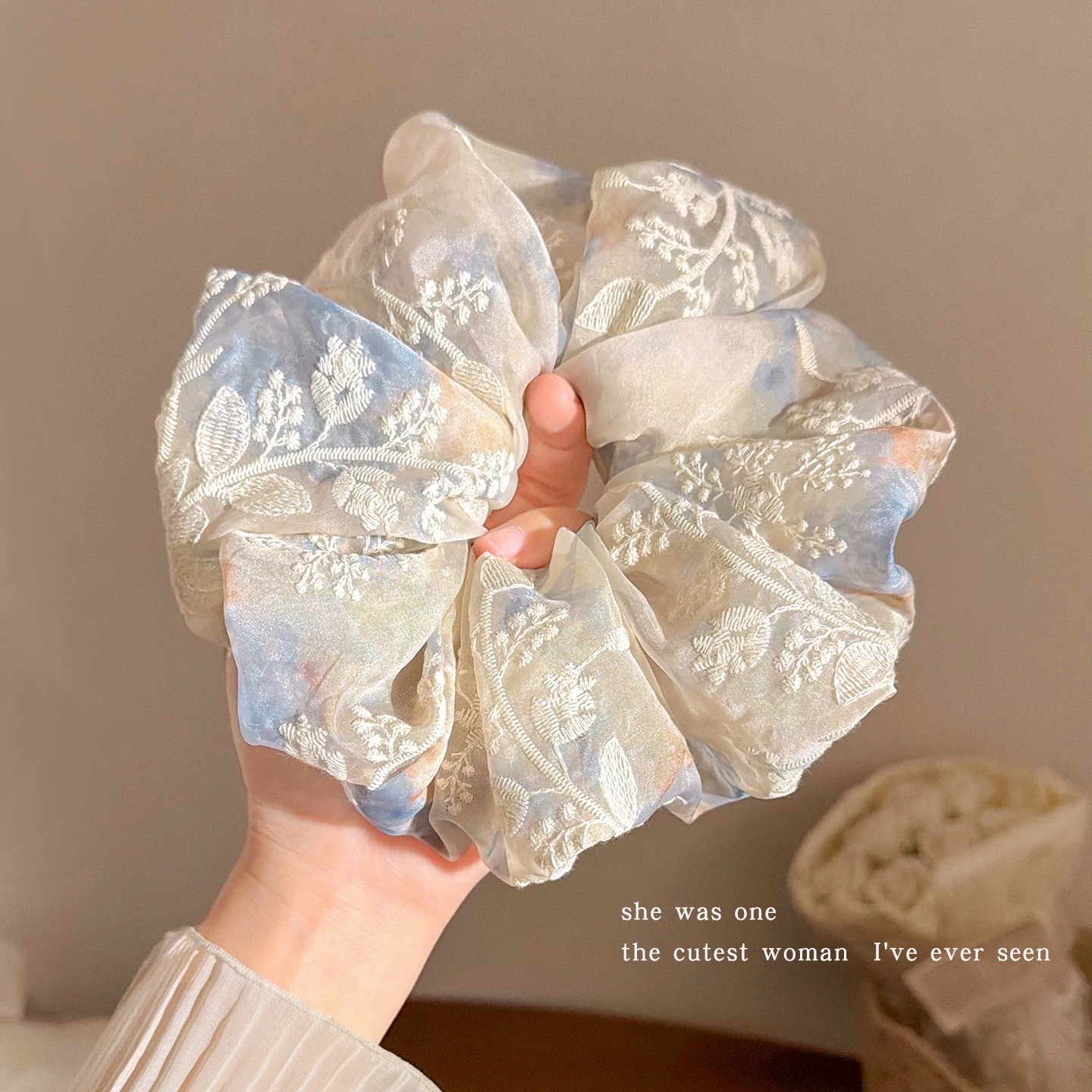 88# off-white gradient blue mesh embroidered pattern about 16cm