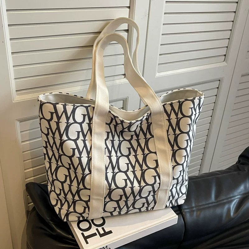Capacious shopping bag, Thailand, internet celebrity