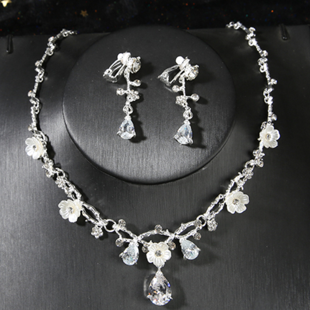 银色玫瑰花项链+耳夹1套1