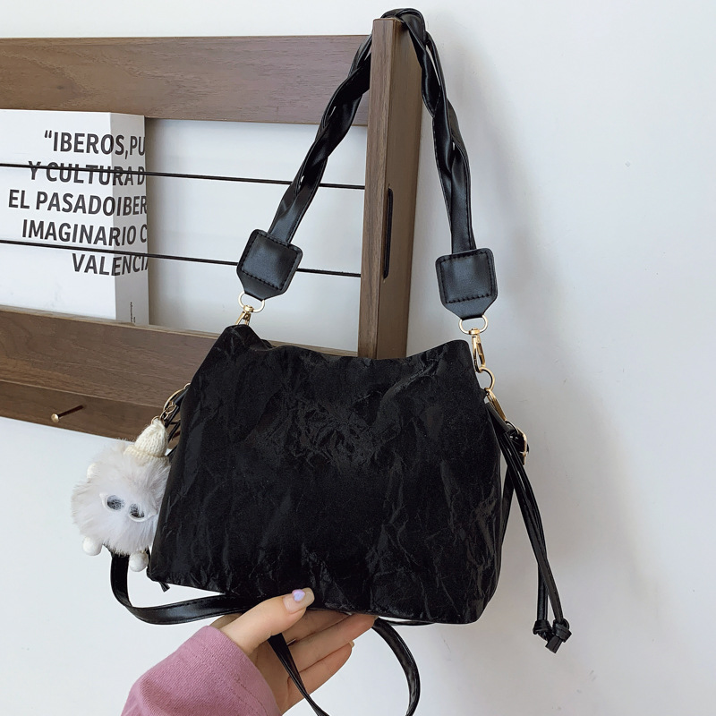 Este año popular bolso de balde de mujer 2025 nuevo nicho de diseño bolso de hombro bolso de cadena