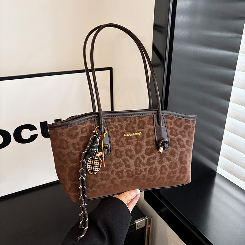 Cheap Manufacturer Autumn and Winter New Versatile Commuter Bag Leopard Print Large Capacity Versatile Tote Bag Textured Shoulder Armpit Bag