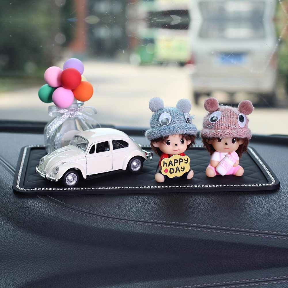 2025 adornos interiores de automóviles de dibujos animados adorables consola central de automóviles en línea Monchichi adornos creativos para automóviles